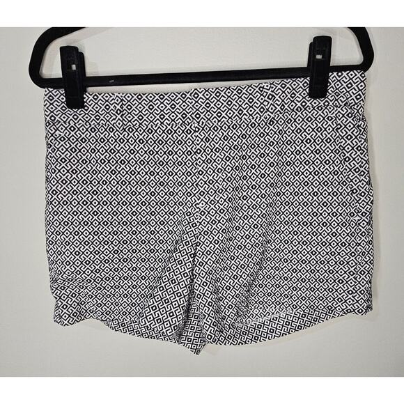 Banana Republic Women's Sz 4 Hampton Short Black/White Textured Diamond Shorts - Picture 1 of 9